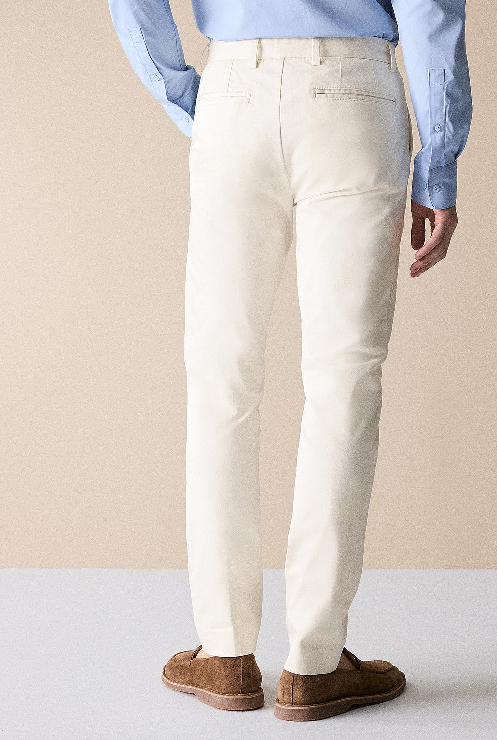 Off White Regular Fit Cotton Sateen Chino - MEN Pants | Trenery